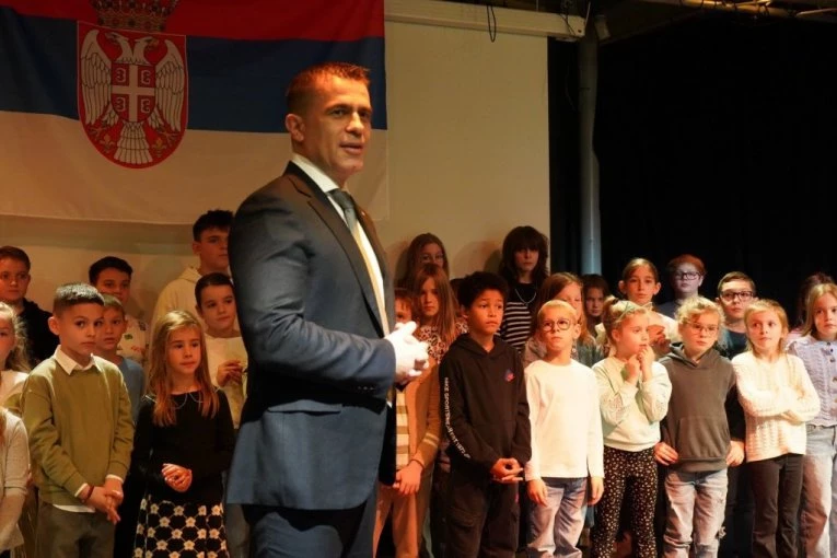 SRBIJA OSVAJA SRCA U HOLANDIJI! Ministar Milićević otvorio manifestaciju u Roterdamu: "CRKVA ČUVA NAŠ IDENTITET" (FOTO)