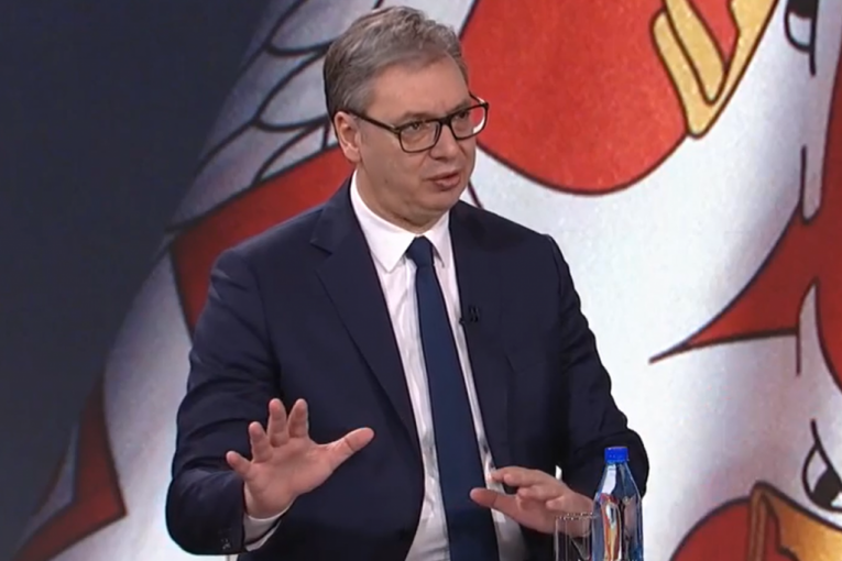 "SLUŽIM SAMO SRBIJI, SLUŠAM SAMO NAROD SRBIJE!" Predsednik Vučić održao lekciju iz patriotizma (FOTO)