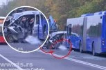 TELO VOZAČA PORED SMRSKANOG AUTOMOBILA! Jezivi prizori sa mesta nesreće na Obrenovačkom putu! Ovo je uzrok STRAVIČNOG SUDARA?! (FOTO)