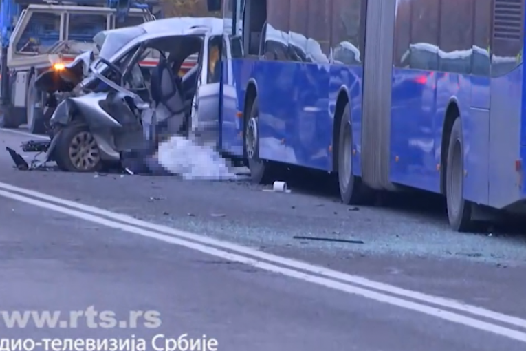 Sudar automobila u autobusa