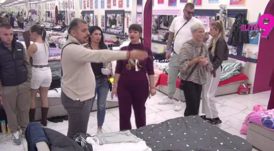 NEZAPAMĆENI KARAMBOL U BELOJ KUĆI, UKUĆANI SE RAZBEŽALI NA SVE STRANE: Demolirana spavaća soba, scene će vas šokirati!