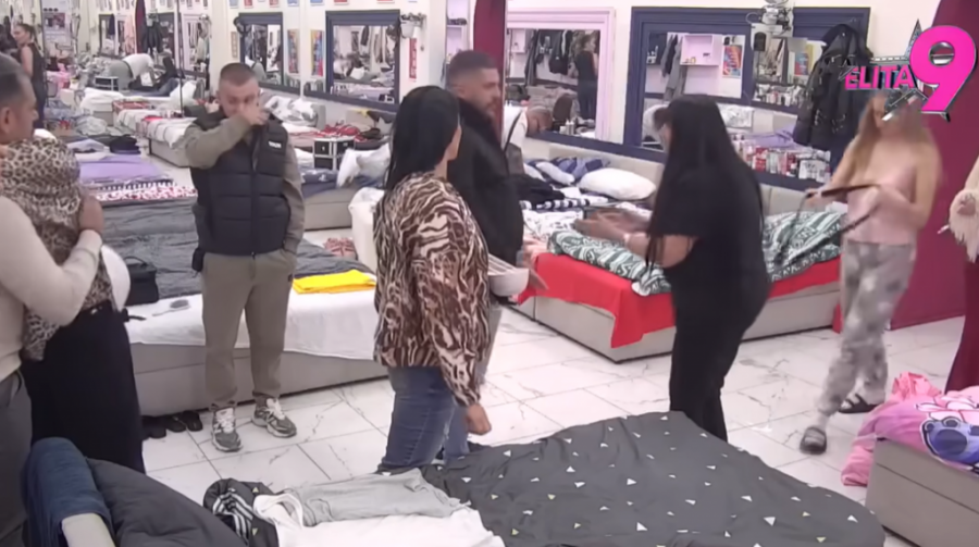 NEZAPAMĆENI KARAMBOL U BELOJ KUĆI, UKUĆANI SE RAZBEŽALI NA SVE STRANE: Demolirana spavaća soba, scene će vas šokirati!