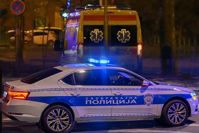 PRVI SNIMAK JEZIVE NESREĆE KOD LASTE! Sudarila se četiri vozila, ima čak šestoro povređenih, među njima i DECA! (VIDEO)