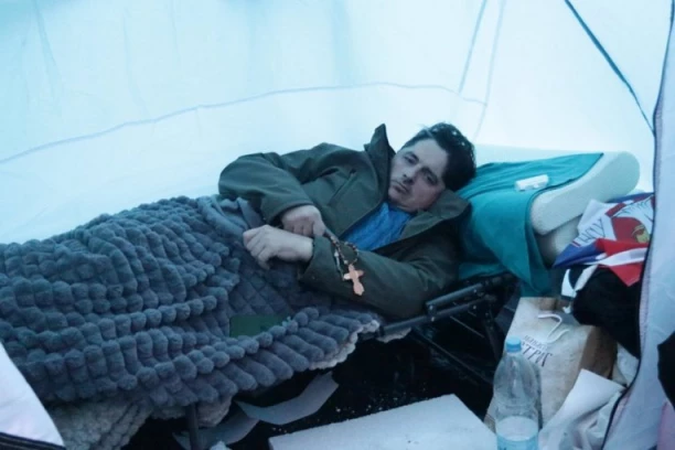 UGLJEŠA MRDIĆ JEDANAESTI DAN ŠTRAJKUJE GLAĐU: Borba za Srbiju mi je nešto najvrednije, a predaja nikada nije opcija!