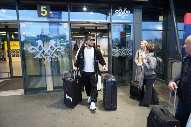 Anastasija i Gudelj na aerodromu