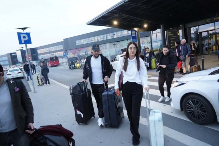 Anastasija i Gudelj na aerodromu