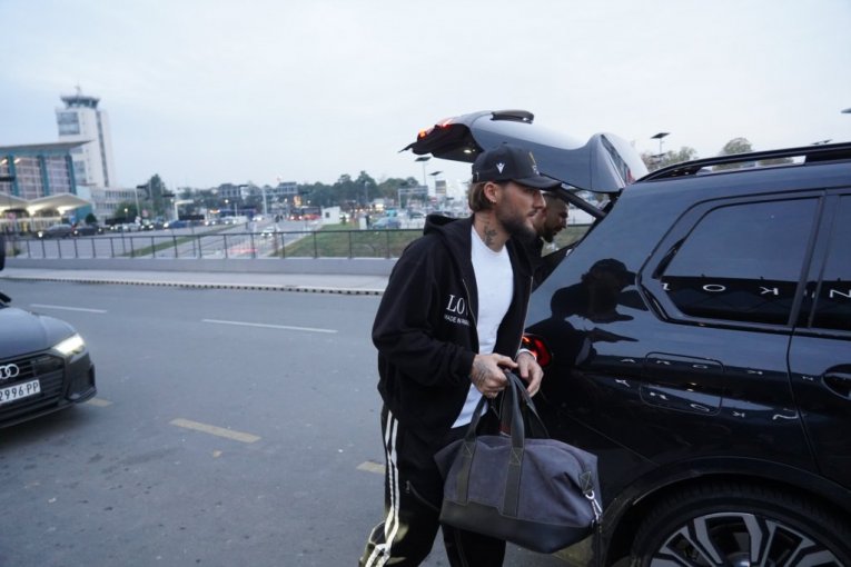 Anastasija i Gudelj na aerodromu