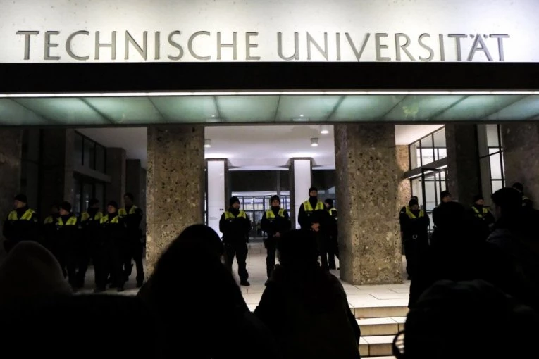 DRAMA U MINHENU! Studenti zauzeli zgradu Tehničkog univerziteta - reagovala policija! (VIDEO)