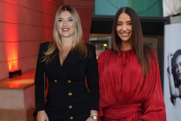 KIJA UZVRATILA UDARAC KAĆI ŽIVKOVIĆ: Bivšoj prijateljici poslala POLJUBAC,  pa joj poručila: "NEMOJ..." (FOTO)