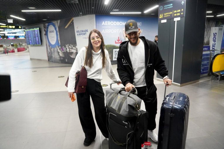 Anastasija i Gudelj na aerodromu