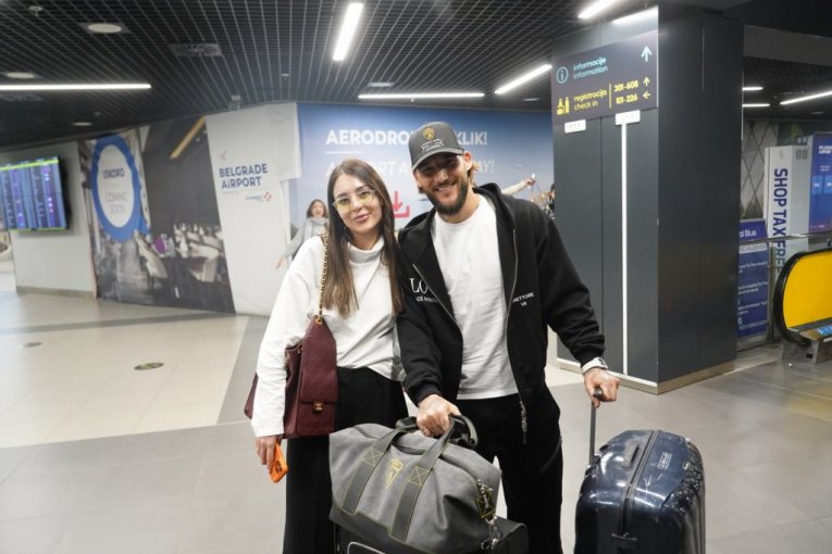 Anastasija i Gudelj na aerodromu