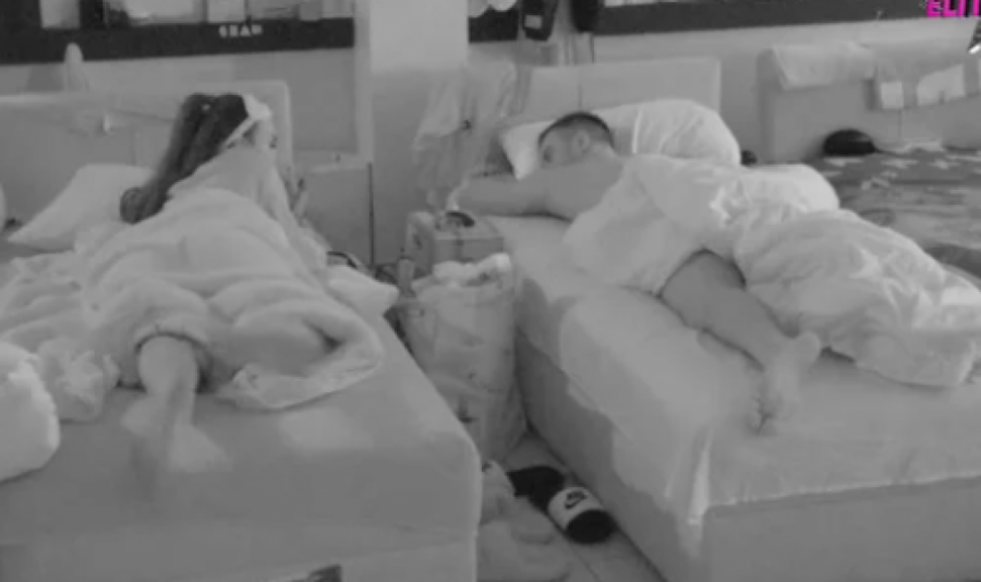 ĐUKIĆ OVO NE SME DA VIDI! Anita završila u krevetu, a OVAJ FRAJER joj priredio VRELU NOĆ - pogledajte šta su radili!