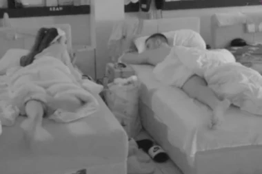 ĐUKIĆ OVO NE SME DA VIDI! Anita završila u krevetu, a OVAJ FRAJER joj priredio VRELU NOĆ - pogledajte šta su radili!