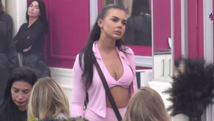 MONSTRUOZNI DETALJI IZ STANA! Anđelo PALICOM razlupao stan pred Anitinim SINOM, ona ga GAĐALA staklenim ČAŠAMA!