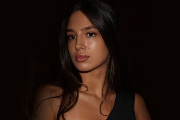 SVE PRŠTI OD LUKSUZA! Ćerka Harisa Džinovića uživa u ovoj metropoli, pokazala šta joj je na meniju!