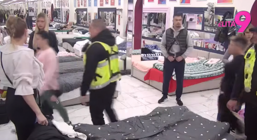 OBEZBEĐENJE OPKOLILO BELU KUĆU - MILJANA KULIĆ DEMOLIRALA PROSTORIJE: Učesnica na korak do diskvalifikacije!