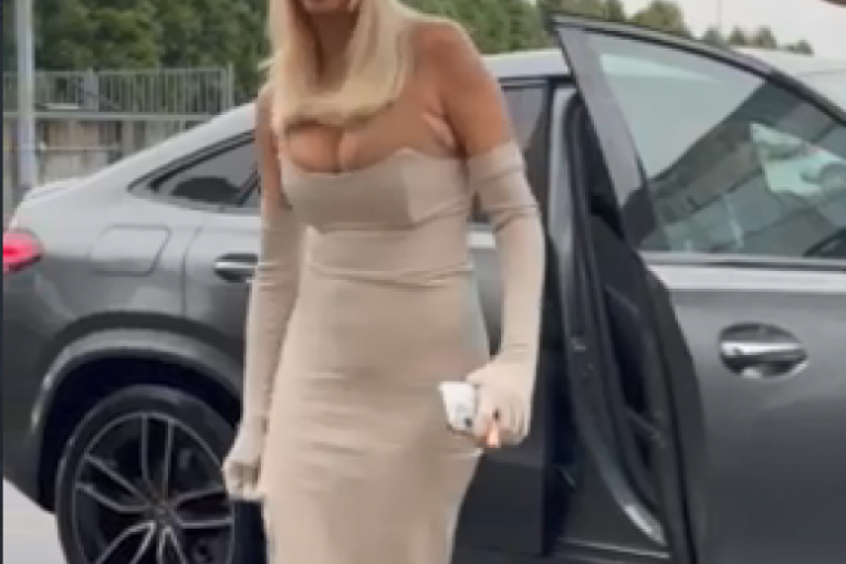 Jelena Karleuša u kreaciji Kristine Bekvalac