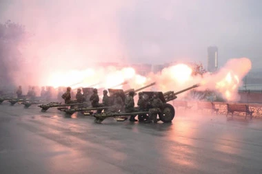 SRBIJA OBELEŽAVA DAN PRIMIRJA! Ispaljeni plotuni na Kalemegdanu u čast 11. novembra! (FOTO)