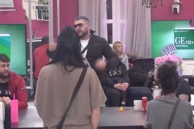 ALEKSANDRA JAKŠIĆ PIPKALA ASMINA ZA POLNI OGRAN! Nova SKANDALČINA na imanju!