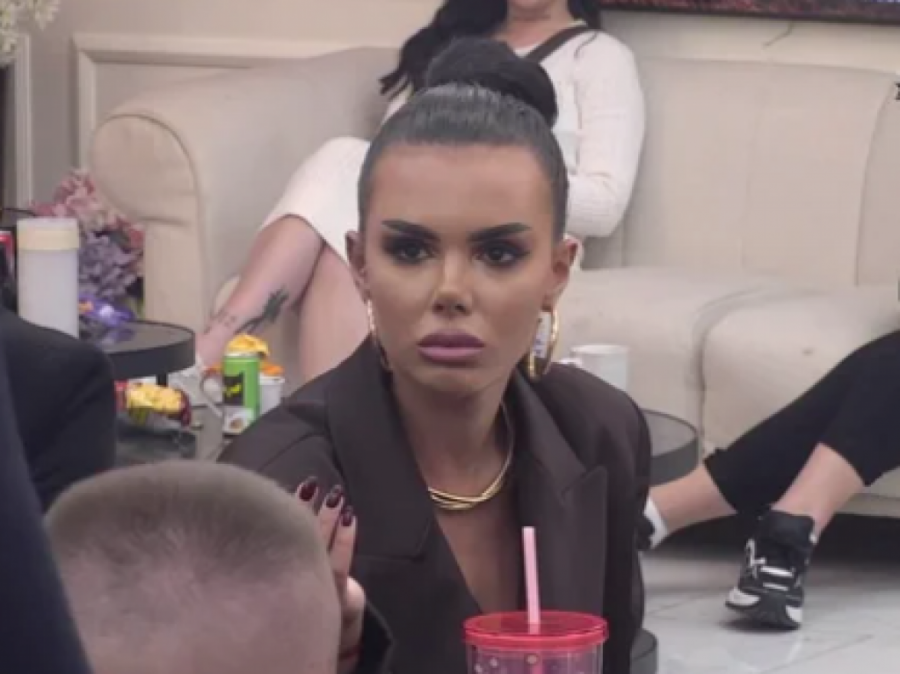 ANITA 3 DANA BILA ZATVORENA U LUDNICI: Isplivali izveštaji iz bolnice, starleti se ODUZIMA DETE, HITNO alarmiran OTAC!