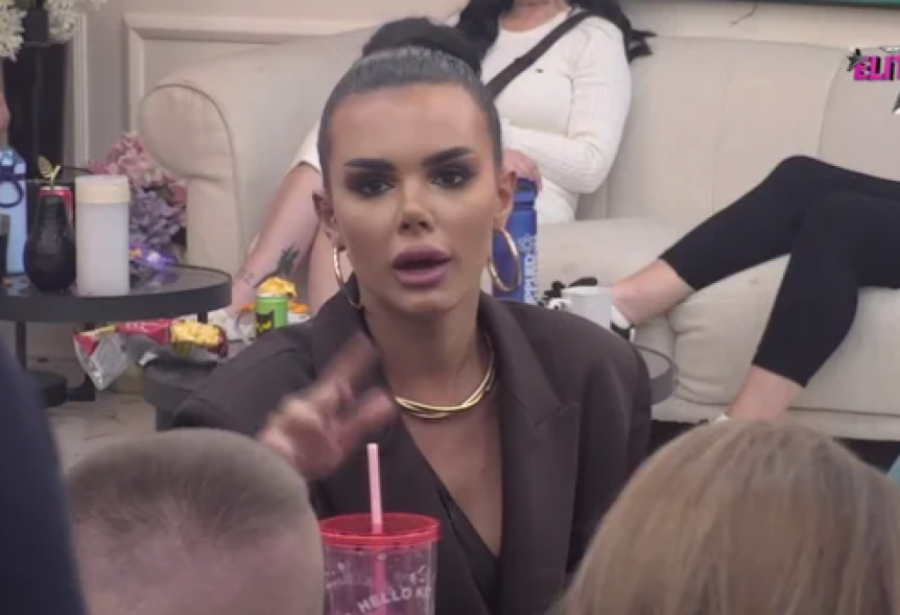 ANITA 3 DANA BILA ZATVORENA U LUDNICI: Isplivali izveštaji iz bolnice, starleti se ODUZIMA DETE, HITNO alarmiran OTAC!