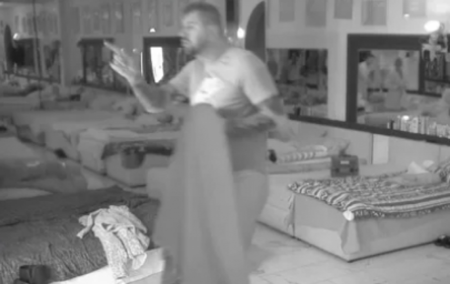 JANJUŠ PODIVLJAO KAO ZVER! Napravio RUSVAJ u "Eliti", urlao iz PETNIH ŽILA! (FOTO)