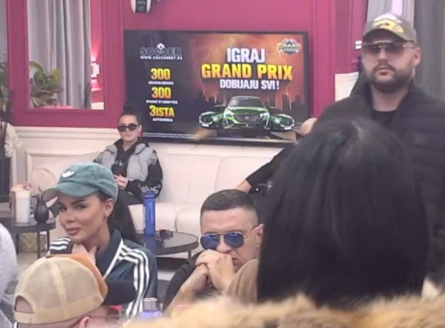 ASMIN JE ZAUVEK PRECRTAO U PROGRAMU UŽIVO! Straleta u "Elitu" ušla kao zauzeta, ODMAH PALA NA FILIPA ĐUKIĆA - ISPLIVAO SNIMAK BEZ CENZURE!