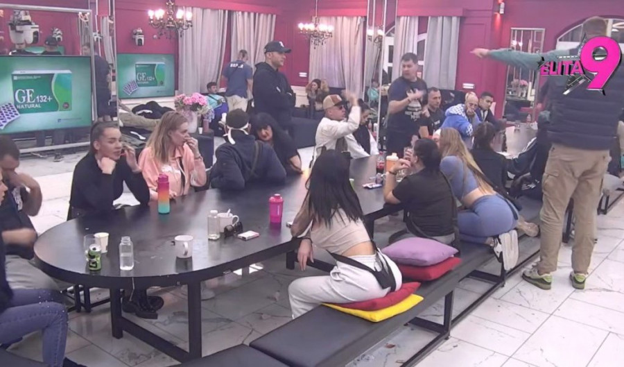 TERZA SE JAVNO OBRATIO MILICI! Afera sa Anđelom mu došla glave, ZAGMREO KAO NIKADA DO SADA, spomenuo i malu Barbaru!