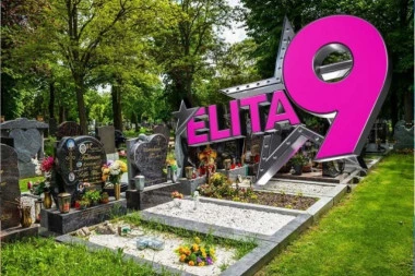 BOLNI JAUCI ODZVANJALI GROBLJEM! Rijaliti-takmičar SE SLOMIO NAD SANDUKOM: ĆALE, NIKADA TE NEĆU ZABORAVITI!