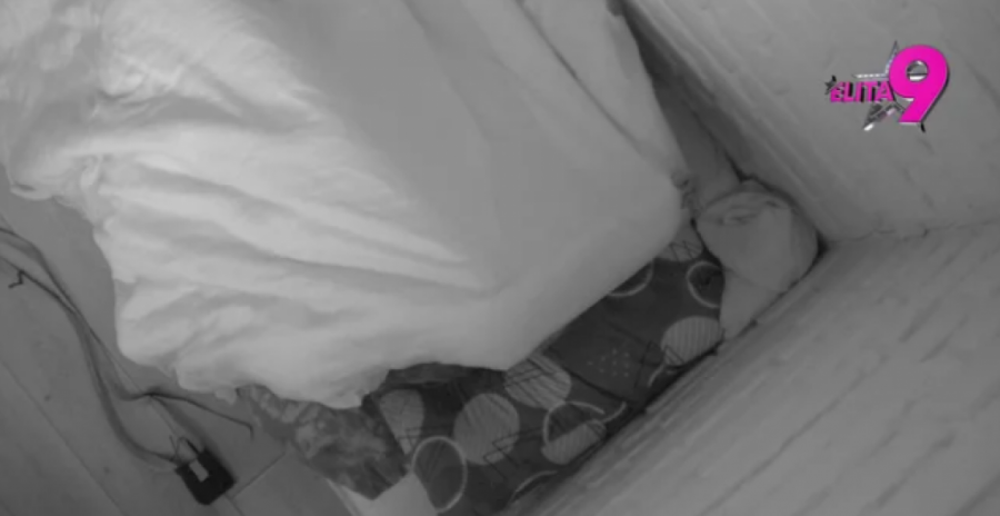 ZAIGRALI SE ISPOD POKRIVAČA PRED KAMERAMA RIJALITIJA! Najnoviji snimak Teodore i Filipa Đukića BUDI MAŠTU, raspametila se NJEGOVIM UMEĆEM!