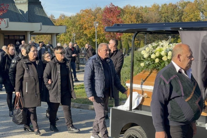 Marija na sahrani oca Rajka