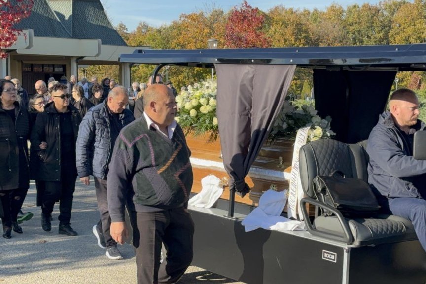 Marija na sahrani oca Rajka