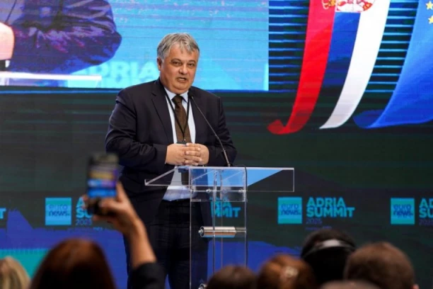 ZAVRŠAVAJU GODINU SA 2.2 MILIJARDI EVRA PRIHODA! Lučić: "Telekom Srbija sa snažnom pozicijom dočekuje 2026. godinu"! (VIDEO)