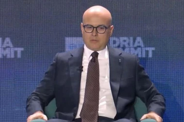 "KAD PONOŠ PRIČA O GENERALŠTABU, TO TI JE DA ČOVEK SEBI POČUPA KOSU, ALI JA JE NEMAM"! Vučević o licemerju opozocionara!