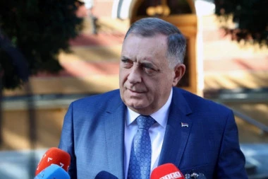 "NIKAD U BOLJOJ FORMI": Američki ministar odbrane u teretani diže tegove, a evo šta je uradio MILORAD DODIK u prirodi (VIDEO)