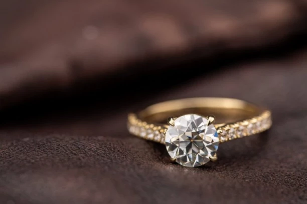 PENZIONERKA UBIJENA U STARAČKOM DOMU U AUSTRIJI! Zadavljena prstenom, a jedna stvar izaziva MISTERIJU! NA ISTI NAČIN SKONČALA I ŽENA POZNATOG VODITELJA!?