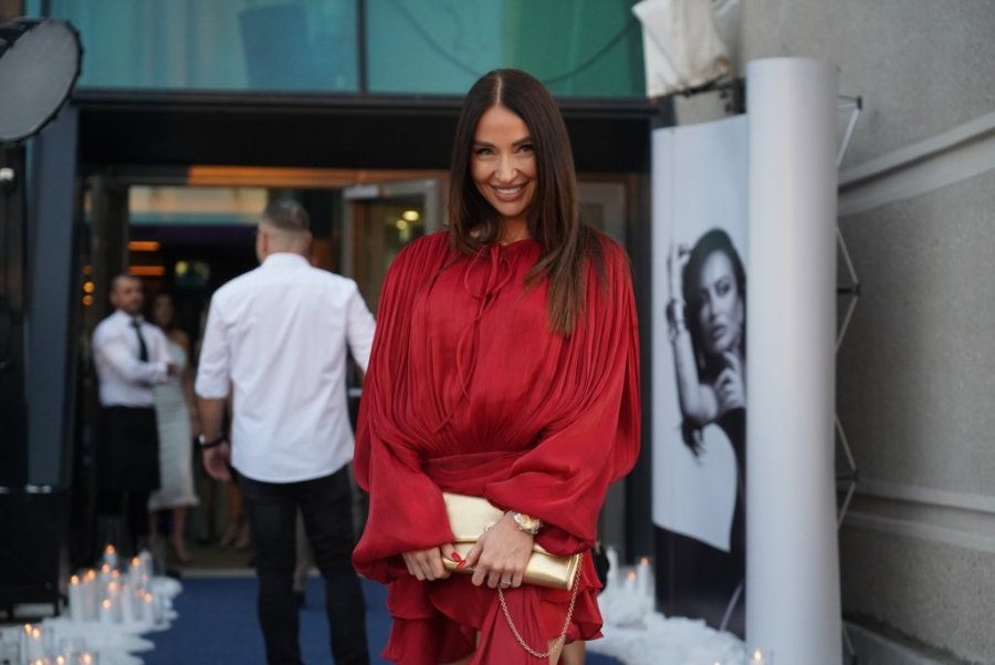 OPEKLA SAM SE I NE ŽELIM NIKOME DA SE PRAVDAM! Kaću živković OVA GREŠKA IZ PROŠLOSTI koštala svega, OD TADA KRIJE SVOJU PORODICU!