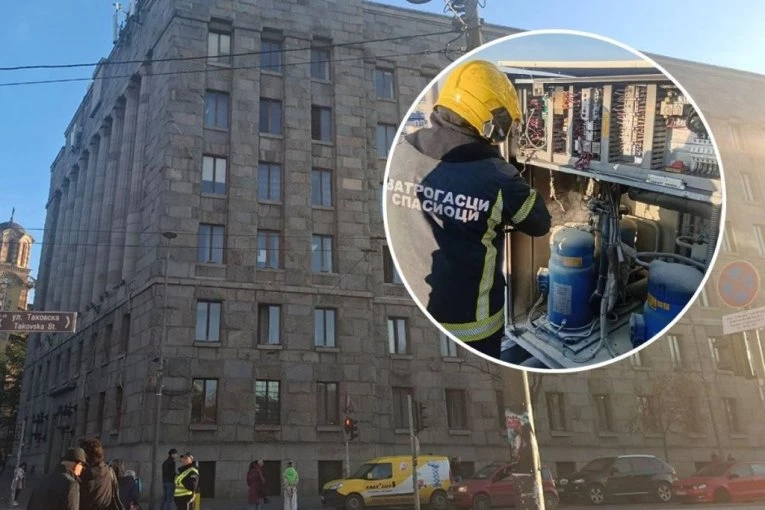 PRVE SLIKE NAKON POŽARA U GLAVNOJ POŠTI! Otkriveno šta je izazvalo vatru na krovu zgrade koja je označena kao SPOMENIK KULTURE! (FOTO, VIDEO)