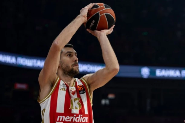 NESTVARNA BORBA U ARENI! Zvezda Meridianbet preuzela prednost, SJAJNE PARTIJE DOBRIĆA I PLAVŠIĆA!