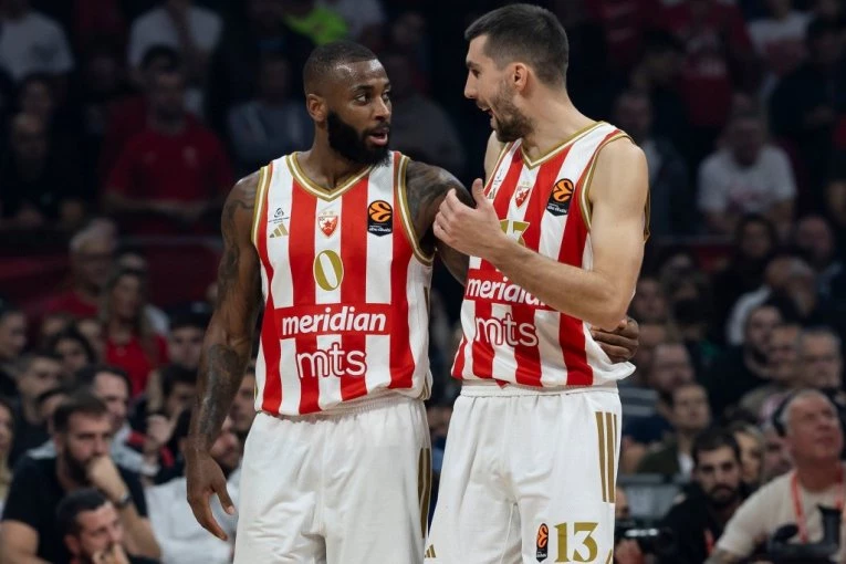 NESTVARNA BORBA U ARENI! Zvezda Meridianbet preuzela prednost, SJAJNE PARTIJE DOBRIĆA I PLAVŠIĆA!