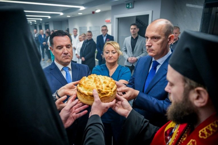 Ministar zdravlja u Vladi Republike Srbije Zlatibor Lončar proslavio je danas zajedno sa ministrom zdravlja Grčke Spiridonom Adonisom Georgiadisom lekarsku slavu Sveti Vrač