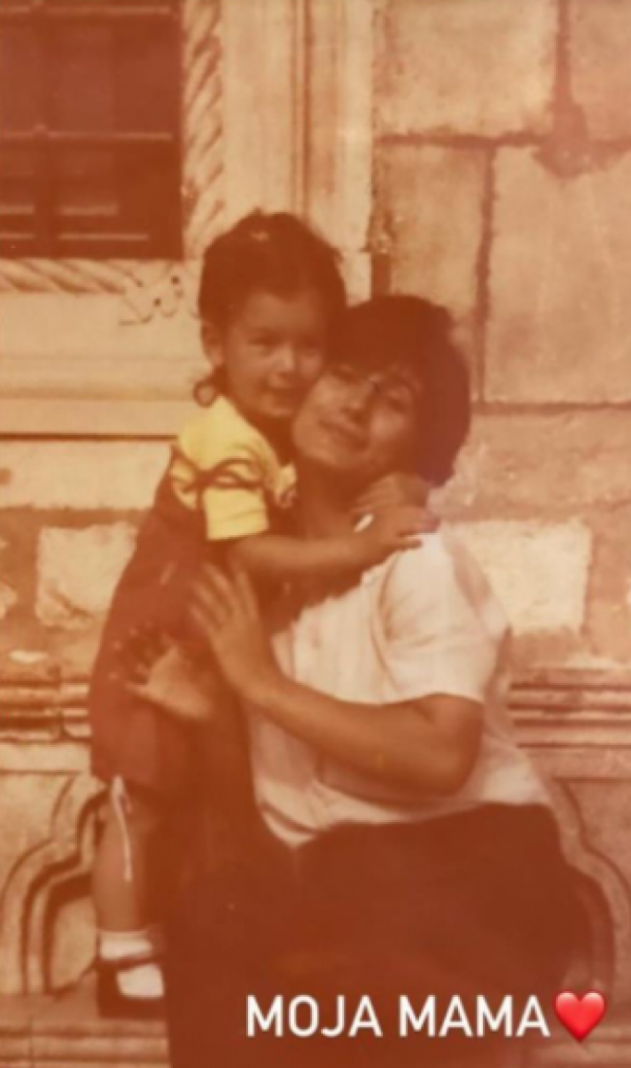 NEĆETE VEROVATI KOLIKO JE GODINA NAPUNILA! Dušica Jakovljević s porodicom proslavila ROĐENDAN, poruka SLAMA SRCA!