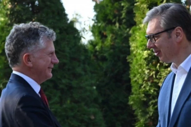 "SAGLASNI SMO DA JE OČUVANJE MIRA I STABILNOSTI OD KLJUČNOG ZNAČAJA!" Vučić se sastao sa savetnikom za nacionalnu bezbednost premijera Ujedinjenog Kraljevstva! (FOTO)