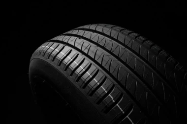 OPREZ, VOZAČI, OVO MORATE DA ZNATE! Stiže zima, a ako ne pazite na ovo na gumama MOŽE DA BUDE OPASNO