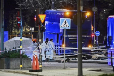 AUTOBUS SE ZAKUCAO U STAJALIŠTE: Mrtvi i povređeni na sve strane! (VIDEO)