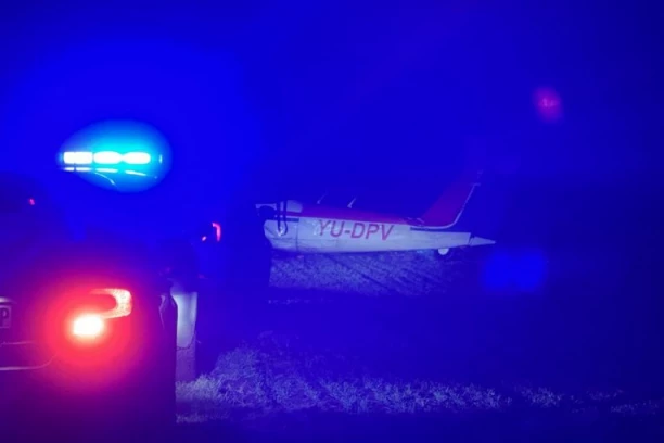 PRVE SLIKE AVIONA KOJI SE SRUŠIO U SUBOTICI! Vatrogasci zatekli jeziv prizor na mestu nesreće! (FOTO)