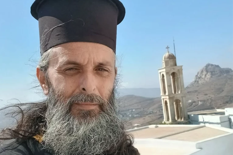 OVO JE MONAH PARTENIJE, BIVŠI MANEKEN KOJI JE UHAPŠEN ZBOG KRIMINALNIH POSLOVA: Tajna prošlost, iznenadna hirotonija i mreža koja se sada raspada