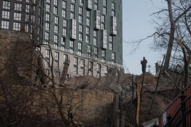 POGOĐENA AMBASADA AZERBEJDŽANA: Hitno pozvan ruski ambasador - Baku traži objašnjenje! (VIDEO)