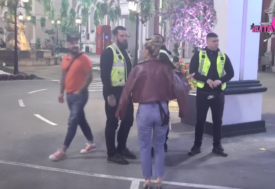 ZVERSKI OKRŠAJ ANELI I LUKE, ONA KRENULA ŠTIKLOM NA NJEGA, OBEZBEĐENJE OPKOLILO IMANJE: Nezapamćeni lom pred kamerama, ona na korak do DISKVALIFIKACIJE!