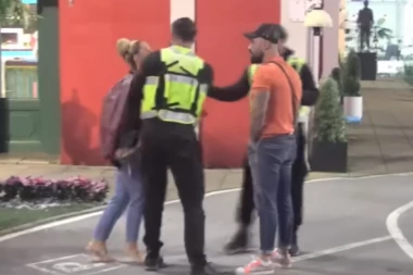 ZVERSKI OKRŠAJ ANELI I LUKE, ONA KRENULA ŠTIKLOM NA NJEGA, OBEZBEĐENJE OPKOLILO IMANJE: Nezapamćeni lom pred kamerama, ona na korak do DISKVALIFIKACIJE!